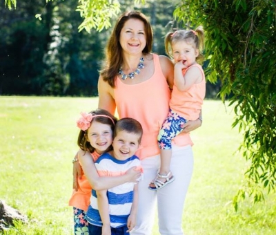 Photo of Lori N with her three children